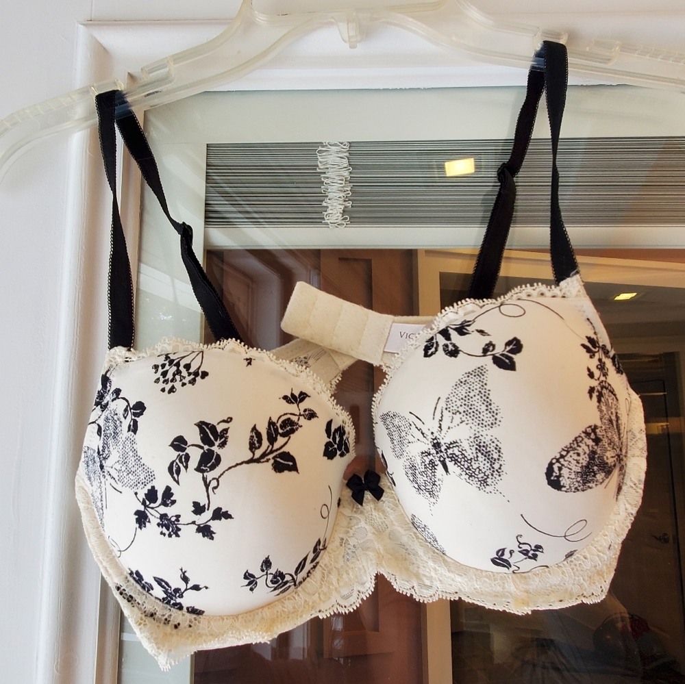 Victoria's Secret dream angels lined demi bra. 32D.